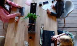 ukran-menedekes-foglalkoztatasa